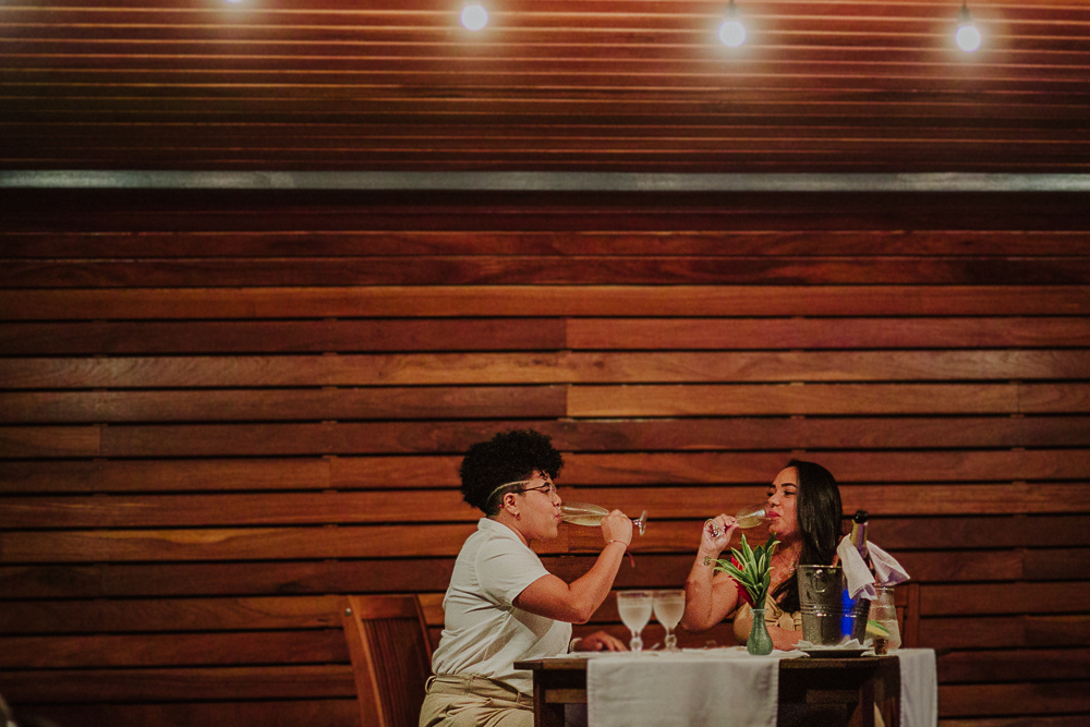 5 ideias de títulos:
1. Guia Completo: Casamento dos Sonhos em Paraty
2. Paraty: O Cenário Perfeito para o Seu Destination Wedding
3. Locais Incríveis para Casar em Paraty: Da Praia ao Casarão
4. Planejamento de Casamento em Paraty: Dicas e Custos
5. Fornecedores Essenciais para um Casamento Inesquecível em Paraty