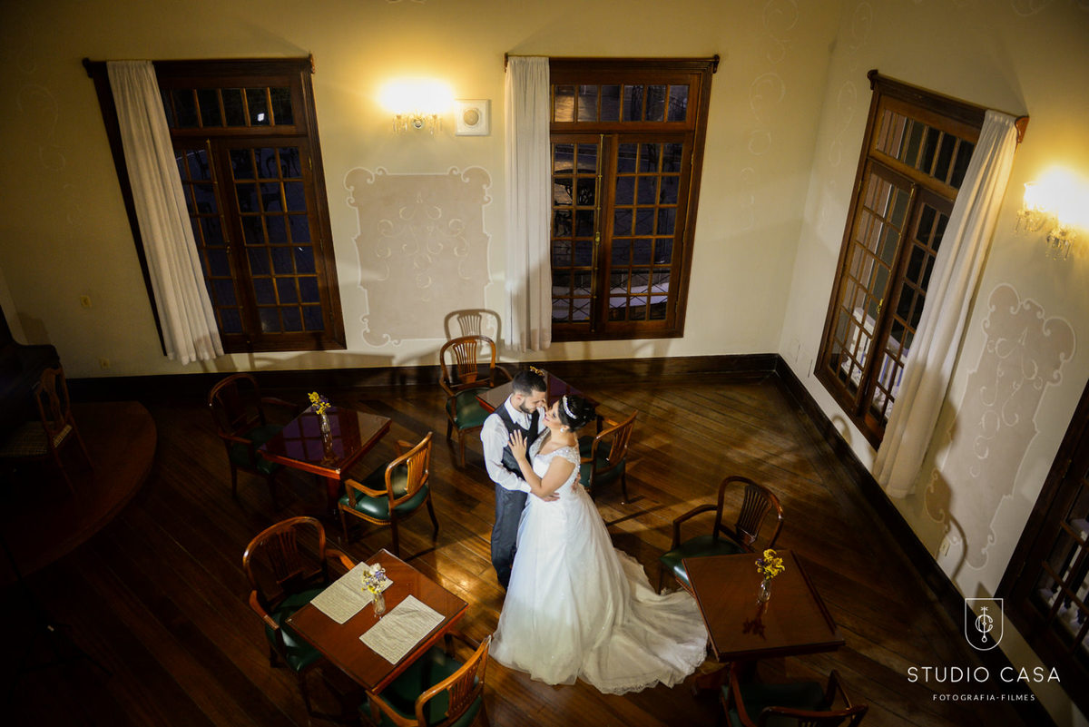 5 ideias de títulos:
1. Pedra Azul: O Cenário Perfeito para o Seu Casamento dos Sonhos
2. Guia Completo: Planejando seu Destination Wedding em Pedra Azul
3. Os Melhores Espaços para Casar em Pedra Azul: De Fazendas a Pousadas de Luxo
4. Dicas Essenciais para um Casamento Inesquecível em Pedra Azul
5. Casamento no Campo: Charmes e Vantagens de Escolher Pedra Azul