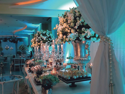 5 ideias de títulos:
1. Pedra Azul: O Cenário Perfeito para o Seu Casamento dos Sonhos
2. Guia Completo: Planejando seu Destination Wedding em Pedra Azul
3. Os Melhores Espaços para Casar em Pedra Azul: De Fazendas a Pousadas de Luxo
4. Dicas Essenciais para um Casamento Inesquecível em Pedra Azul
5. Casamento no Campo: Charmes e Vantagens de Escolher Pedra Azul