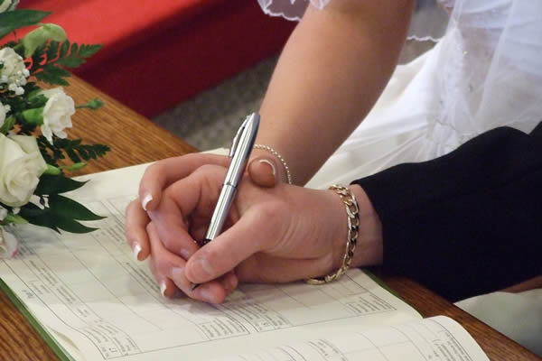 Casamento Comunitário: Uma Alternativa Gratuita para Dizer Sim