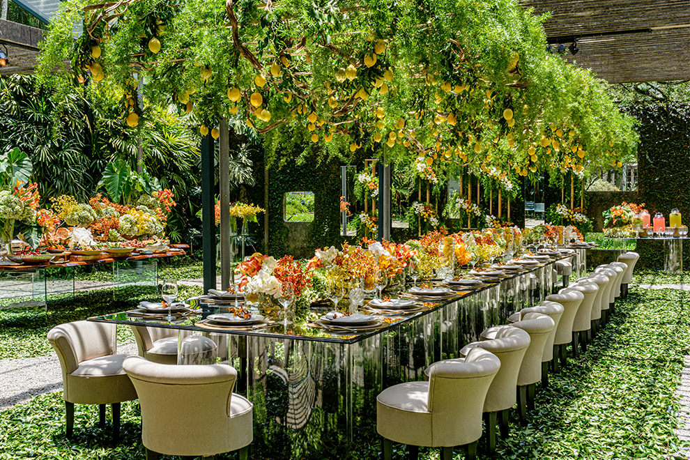 5 ideias de títulos para posts sobre casamento minimalista:
1. Casamento Minimalista: Menos é Mais para uma Celebração Inesquecível
2. Guia Completo: Planejando seu Casamento Minimalista dos Sonhos
3. Decoração Minimalista para Casamento: Dicas para um Ambiente Elegante e Aconchegante
4. O Visual Perfeito para Noivas e Noivos Minimalistas
5. Sustentabilidade e Praticidade: Os Pilares do Casamento Minimalista Moderno