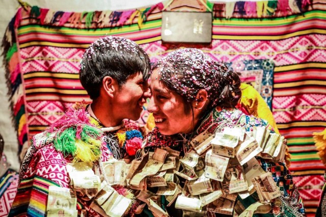 5 ideias de títulos:
1. Casamento Andino no Peru: Rituais e Significados
2. Planejando seu Destination Wedding em Cusco e Vale Sagrado
3. Documentação Essencial para Casamento Civil no Peru para Brasileiros
4. Lima: O Cenário Perfeito para Casamentos Urbanos de Luxo
5. Casamento Humanista no Peru: Uma Celebração Moderna e Personalizada