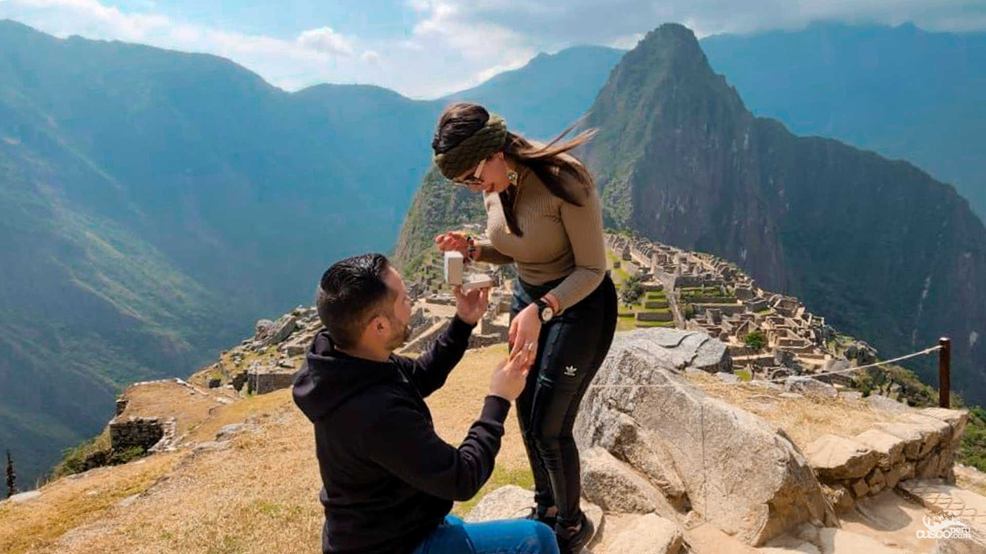 5 ideias de títulos:
1. Casamento Andino no Peru: Rituais e Significados
2. Planejando seu Destination Wedding em Cusco e Vale Sagrado
3. Documentação Essencial para Casamento Civil no Peru para Brasileiros
4. Lima: O Cenário Perfeito para Casamentos Urbanos de Luxo
5. Casamento Humanista no Peru: Uma Celebração Moderna e Personalizada