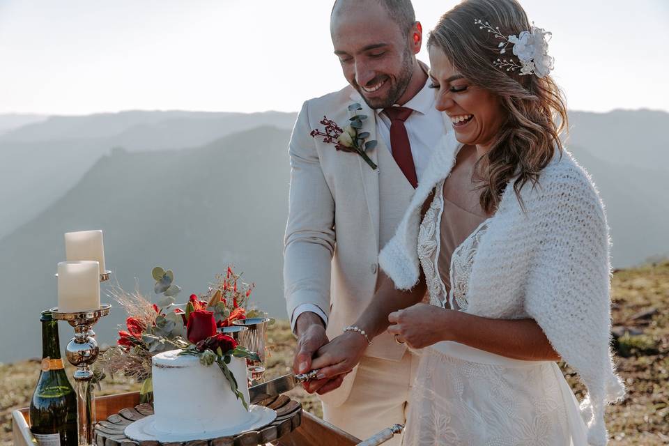 5 ideias de títulos:
1. Casamento Andino no Peru: Rituais e Significados
2. Planejando seu Destination Wedding em Cusco e Vale Sagrado
3. Documentação Essencial para Casamento Civil no Peru para Brasileiros
4. Lima: O Cenário Perfeito para Casamentos Urbanos de Luxo
5. Casamento Humanista no Peru: Uma Celebração Moderna e Personalizada