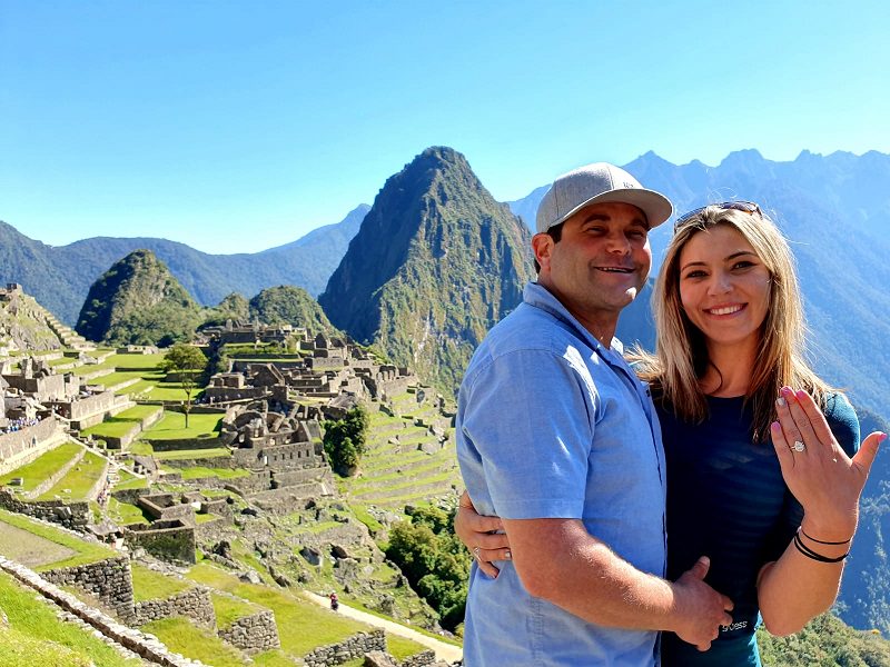 5 ideias de títulos:
1. Casamento Andino no Peru: Rituais e Significados
2. Planejando seu Destination Wedding em Cusco e Vale Sagrado
3. Documentação Essencial para Casamento Civil no Peru para Brasileiros
4. Lima: O Cenário Perfeito para Casamentos Urbanos de Luxo
5. Casamento Humanista no Peru: Uma Celebração Moderna e Personalizada