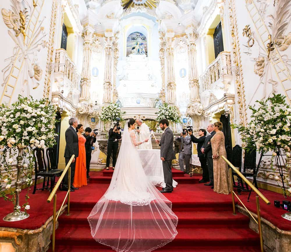 Roteiro da Cerimônia de Casamento Religioso: Etapas Essenciais para o Grande Dia