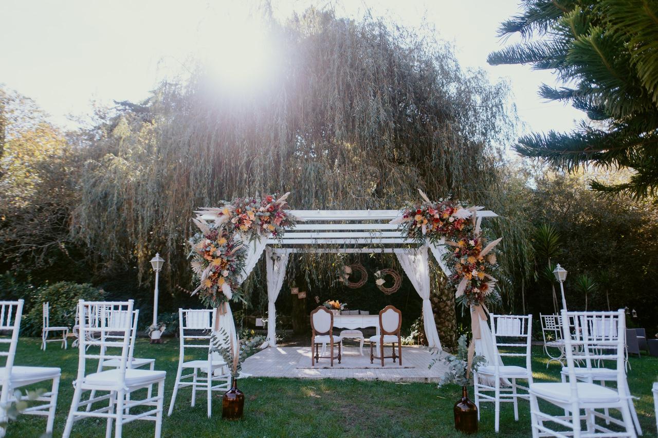 5 ideias de títulos para um artigo sobre casamento civil simples:
1. Casamento Civil Simples: O Guia Completo para Oficializar sua União sem Gastar Muito
2. Economize no Casamento Civil: Dicas Práticas para uma Celebração Inesquecível
3. Casamento no Cartório: Tudo o que Você Precisa Saber sobre Documentos e Procedimentos
4. Ideias Criativas para um Casamento Civil Simples e Charmoso
5. Casamento Civil: Como Planejar sua Festa Pós-Cerimônia com Pouco Orçamento