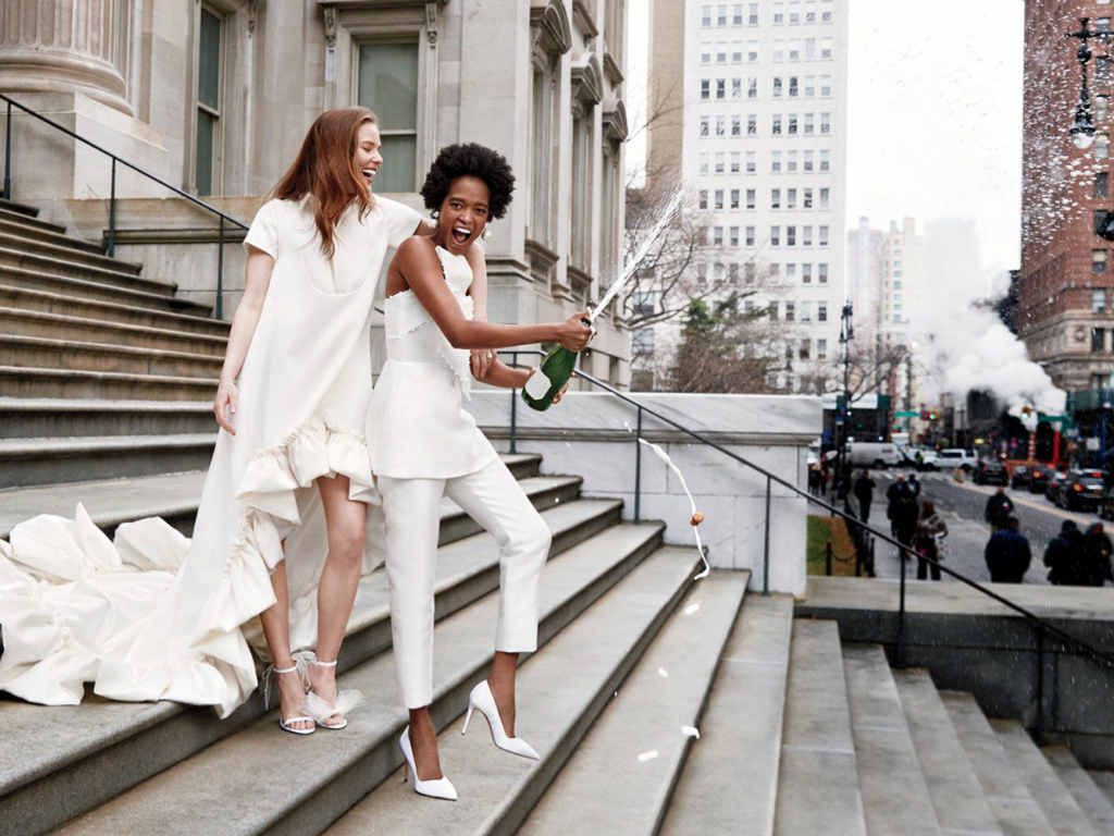 5 ideias de títulos para um artigo sobre casamento civil simples:
1. Casamento Civil Simples: O Guia Completo para Oficializar sua União sem Gastar Muito
2. Economize no Casamento Civil: Dicas Práticas para uma Celebração Inesquecível
3. Casamento no Cartório: Tudo o que Você Precisa Saber sobre Documentos e Procedimentos
4. Ideias Criativas para um Casamento Civil Simples e Charmoso
5. Casamento Civil: Como Planejar sua Festa Pós-Cerimônia com Pouco Orçamento