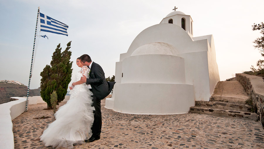 1. O Significado Profundo dos Rituais em Casamentos Gregos
2. Danças e Celebrações: A Alma da Festa de Casamento Grega
3. Casar em Santorini: Um Guia Completo para seu Destination Wedding
4. Koufeta e Quebra de Pratos: Tradições Gregas que Encantam
5. Documentação Essencial para Casamentos Civis na Grécia