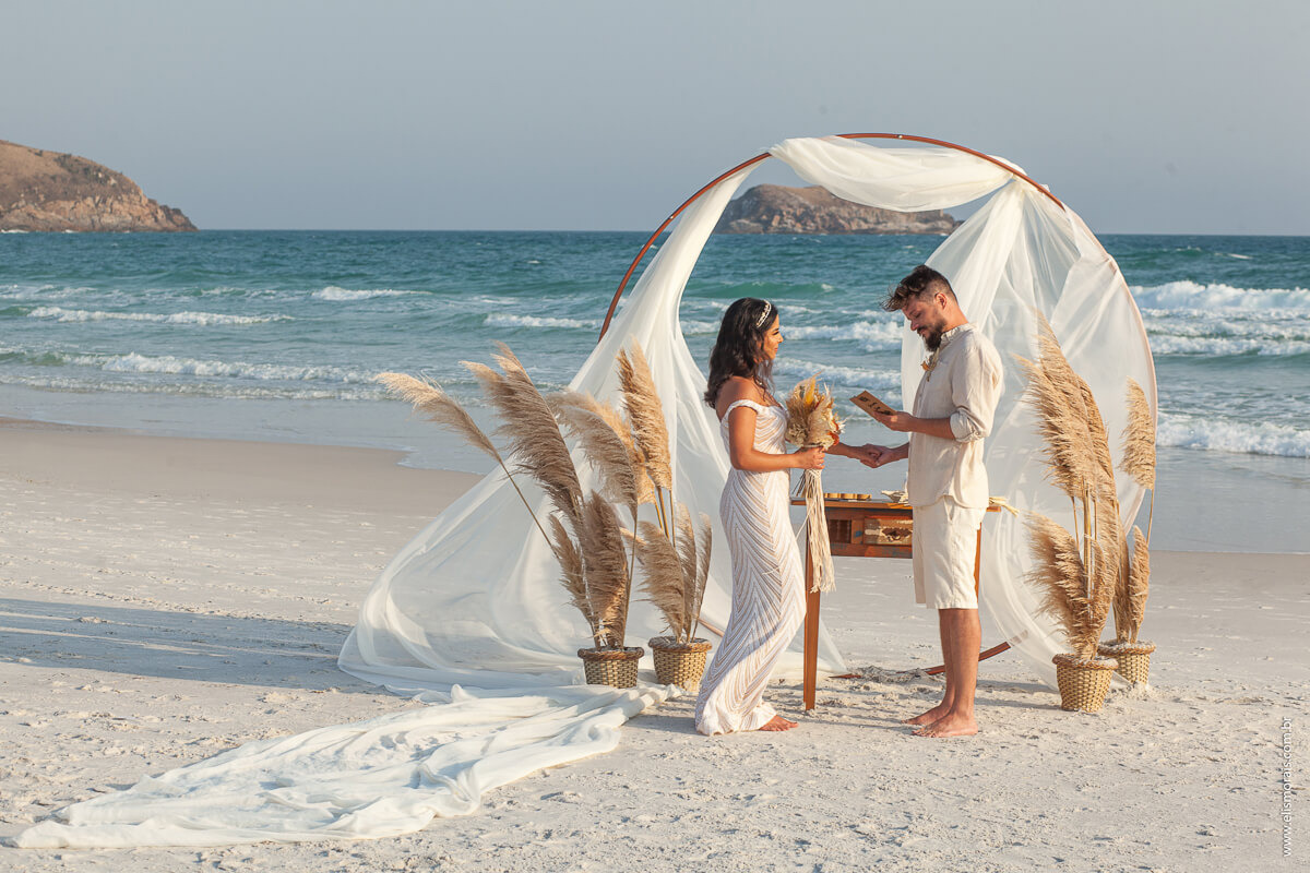 decoração casamento na praia simples