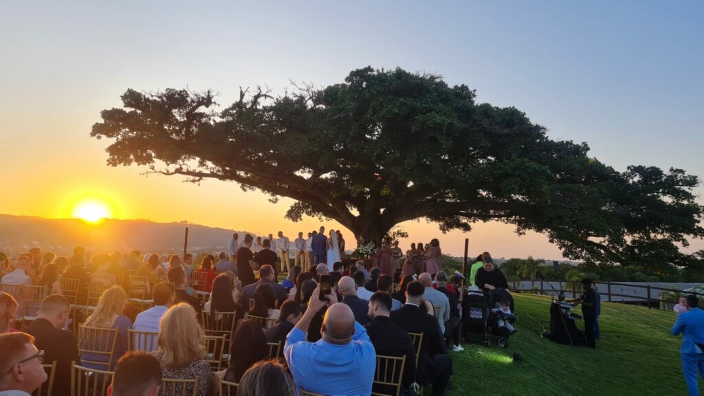 5 ideias de títulos:
1. O Papel Essencial do Celebrante de Casamento na Sua Cerimônia
2. Celebrante de Casamento: Como Escolher o Profissional Ideal?
3. Casamento com Efeito Civil: O Que Você Precisa Saber com um Celebrante
4. Ritos Simbólicos e Personalização: O Toque Único do Celebrante
5. Quanto Custa um Celebrante de Casamento? Guia de Investimento