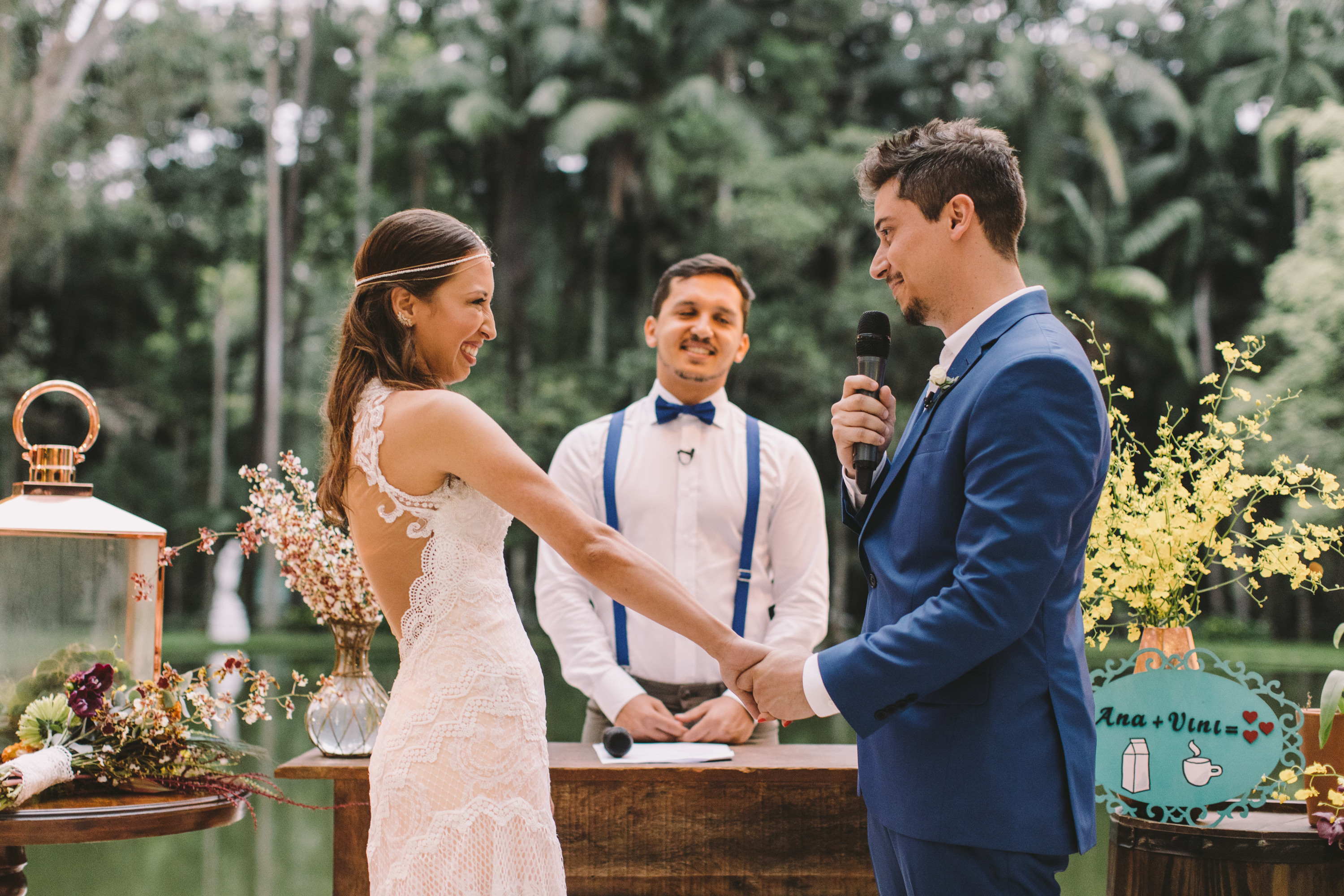 5 ideias de títulos:
1. O Papel Essencial do Celebrante de Casamento na Sua Cerimônia
2. Celebrante de Casamento: Como Escolher o Profissional Ideal?
3. Casamento com Efeito Civil: O Que Você Precisa Saber com um Celebrante
4. Ritos Simbólicos e Personalização: O Toque Único do Celebrante
5. Quanto Custa um Celebrante de Casamento? Guia de Investimento