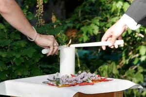 1. O que é a Cerimônia das Velas e como realizá-la no seu casamento.
2. Significados profundos por trás da Cerimônia da Luz.
3. Adaptações da Cerimônia das Velas para diferentes tipos de celebração.
4. A Cerimônia das Velas em contextos não matrimoniais: BPW Brasil e despedidas.
5. Dicas para escolher as velas perfeitas para o seu ritual.