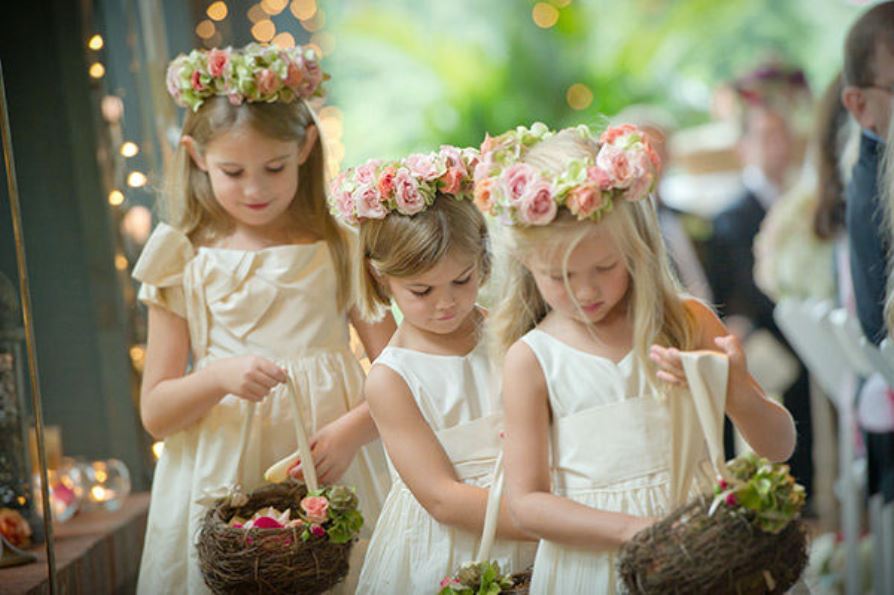 5 ideias de títulos:
1. Como escolher a cestinha de florista perfeita para o seu casamento.
2. Cestinhas de florista: Clássicas vs. Rústicas - Qual combina mais com você?
3. DIY: Crie sua própria cestinha de florista e economize!
4. Dicas essenciais para a cestinha da florista: Tamanho