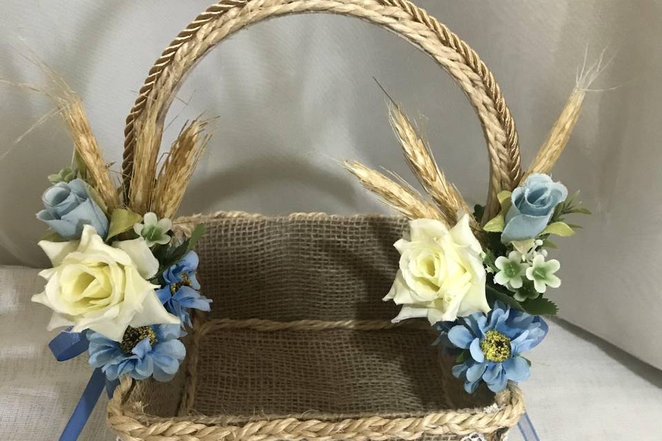 peso e personalização.
5. Inspirações de cestinhas de florista para casamentos modernos e tradicionais.