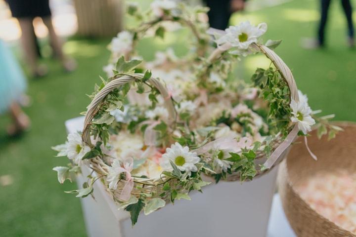 peso e personalização.
5. Inspirações de cestinhas de florista para casamentos modernos e tradicionais.