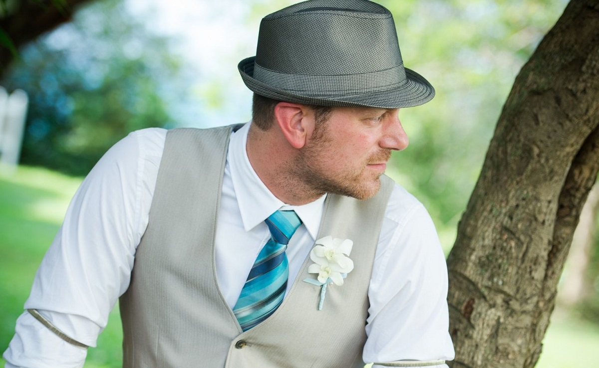 Chapéu Panamá vs. Fedora: Qual Escolher para o Seu Casamento?