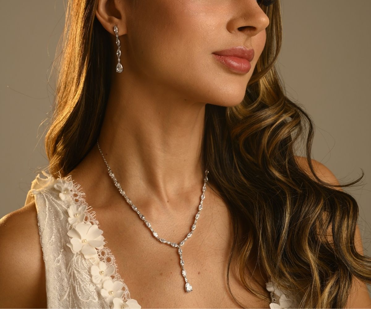colar ouro branco noiva decote v