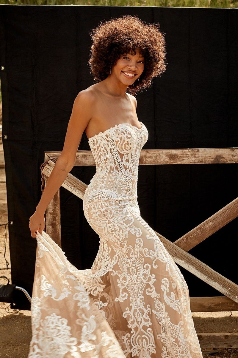 joias douradas ou pérolas para vestido noiva sereia