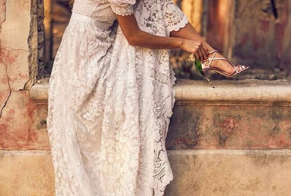 erros comuns combinar sapato vestido noiva dourado