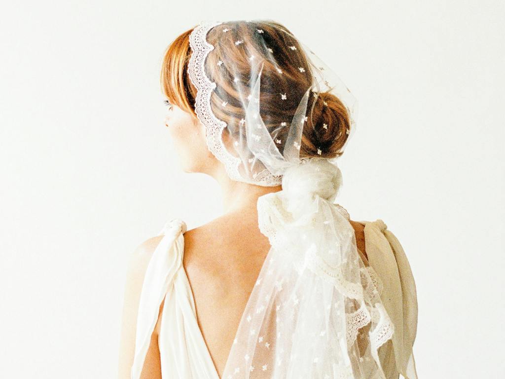 penteado ideal véu catedral vestido dourado