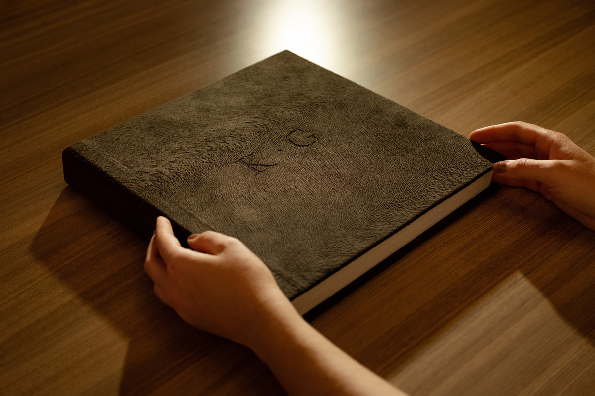 Guia Completo: Como Contar a História Perfeita no Seu Álbum de Casamento