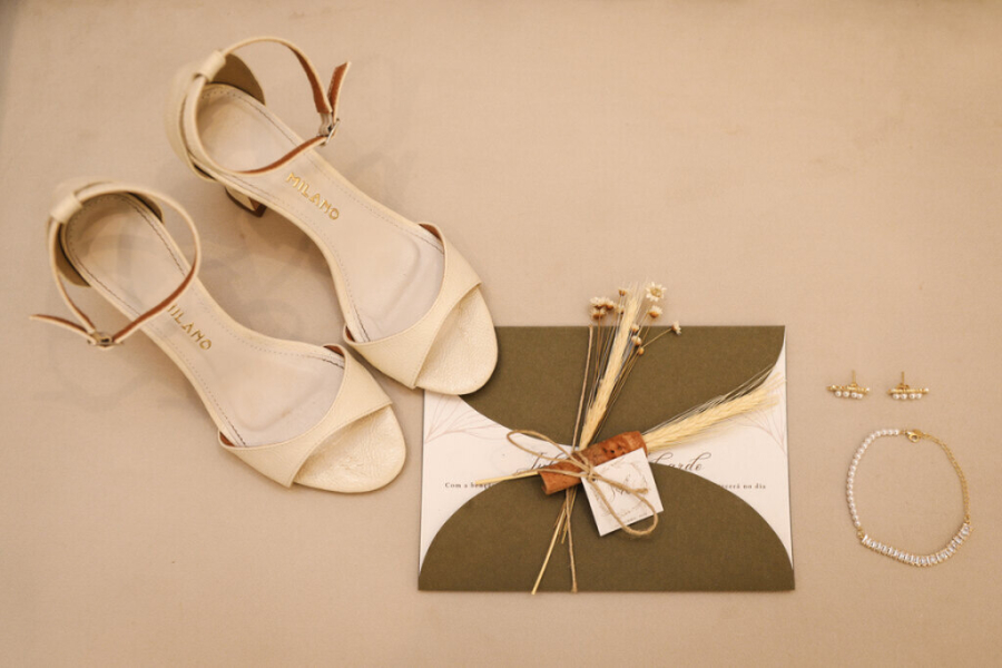 erros comuns sapato vestido noiva dourado