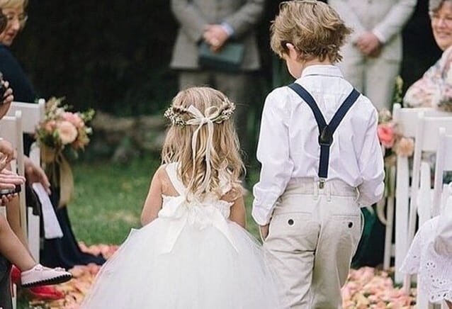 Como Escolher a Ordem de Entrada Perfeita para Daminhas e Pajens no Seu Casamento