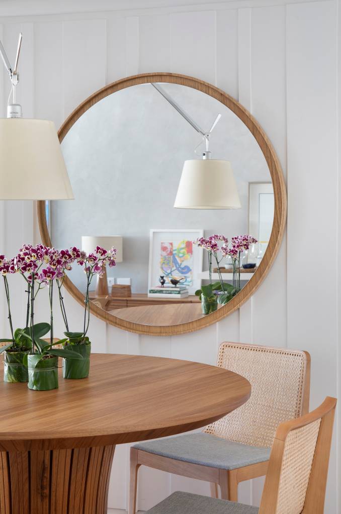 Espelhos com LED: Funcionalidade e Estilo para Banheiros e Closets Modernos