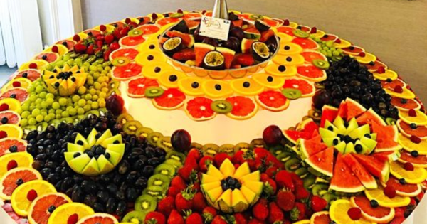 decoração com frutas e flores