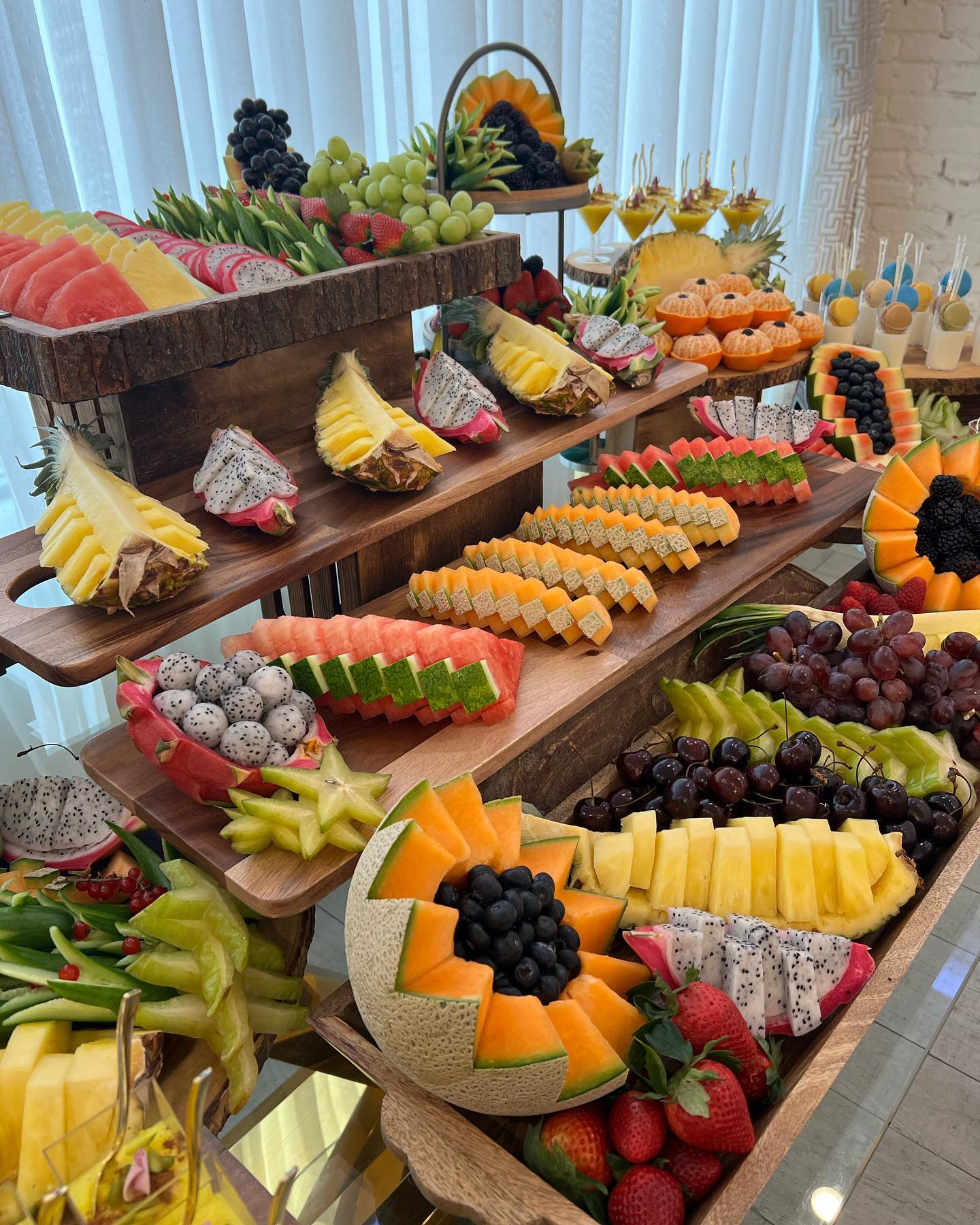 frutas na mesa posta