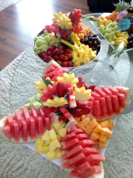 decoração de mesa de jantar com frutas