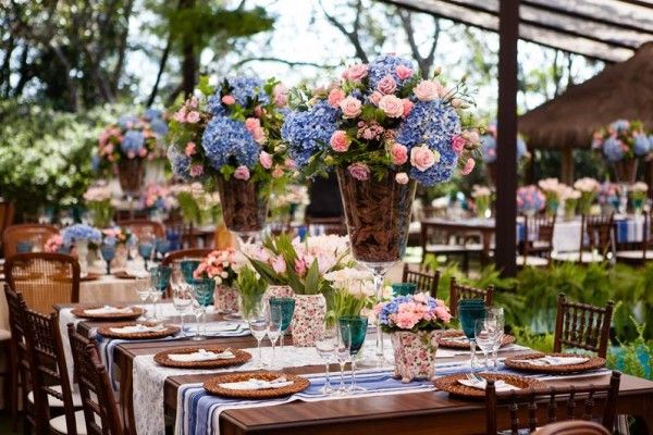 decoracao com hortensias e rosas