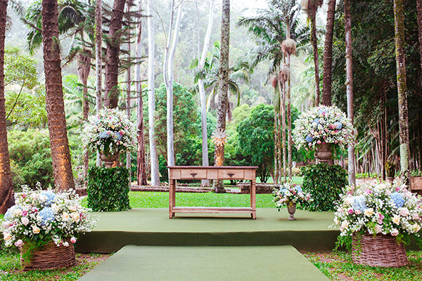 decoracao com hortensias rosas
