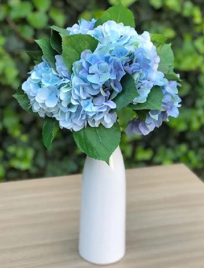 decoracao com hortensias artificiais