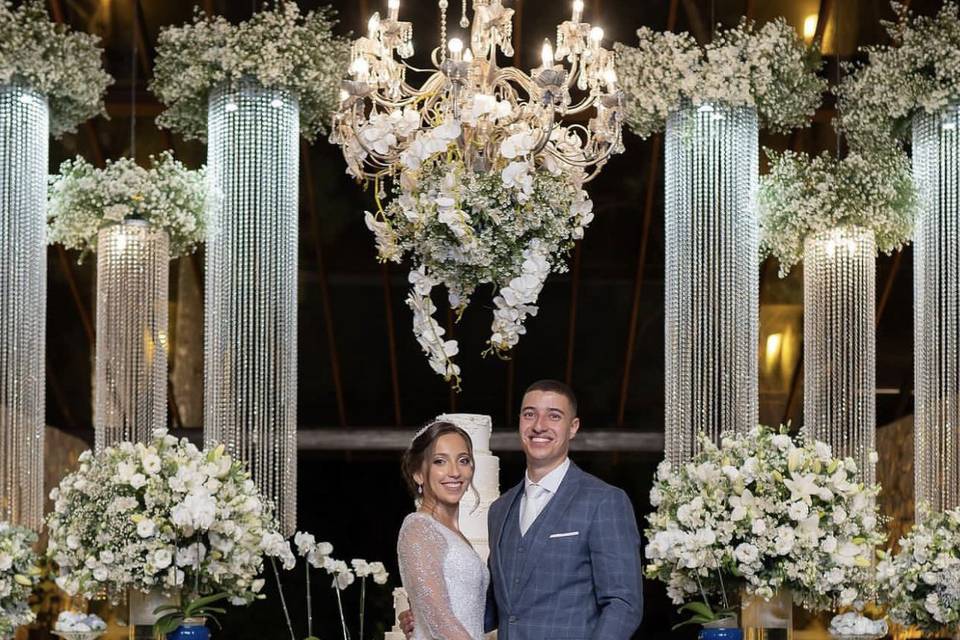 Tendências de Lustres 2026: Formas Orgânicas e Materiais Naturais