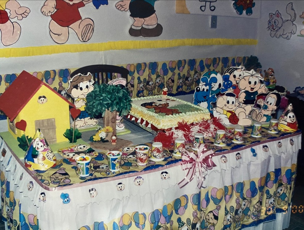 5 ideias de títulos:
1. Mesa de Bolo Minimalista: Elegância e Simplicidade para sua Festa.
2. Decoração Rústica Chic: O Charme do Campo na sua Mesa de Bolo.
3. Mini Table: A Tendência para Festas Íntimas e Modernas.
4. Mesa de Bolo Temática Infantil: Dicas para Encantar os Pequenos.
5. Elementos Essenciais para uma Mesa de Bolo Inesquecível.