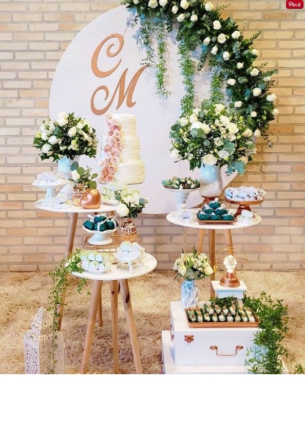 decoracao da mesa do bolo