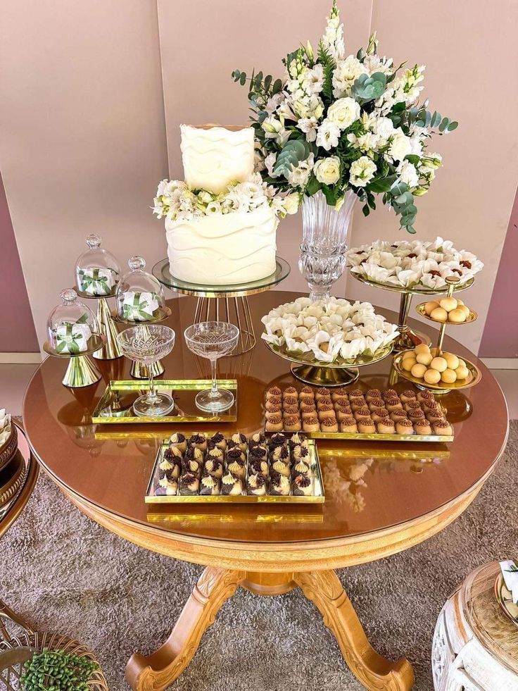 5 ideias de títulos:
1. Mesa de Bolo Minimalista: Elegância e Simplicidade para sua Festa.
2. Decoração Rústica Chic: O Charme do Campo na sua Mesa de Bolo.
3. Mini Table: A Tendência para Festas Íntimas e Modernas.
4. Mesa de Bolo Temática Infantil: Dicas para Encantar os Pequenos.
5. Elementos Essenciais para uma Mesa de Bolo Inesquecível.