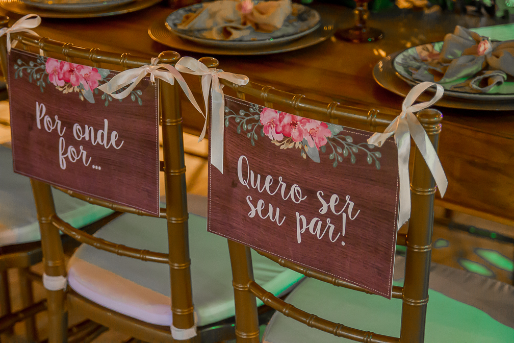como decorar cadeiras de plástico para casamento