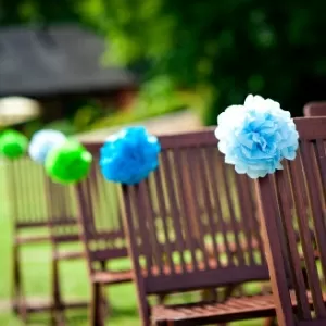 decoracao das cadeiras dos convidados