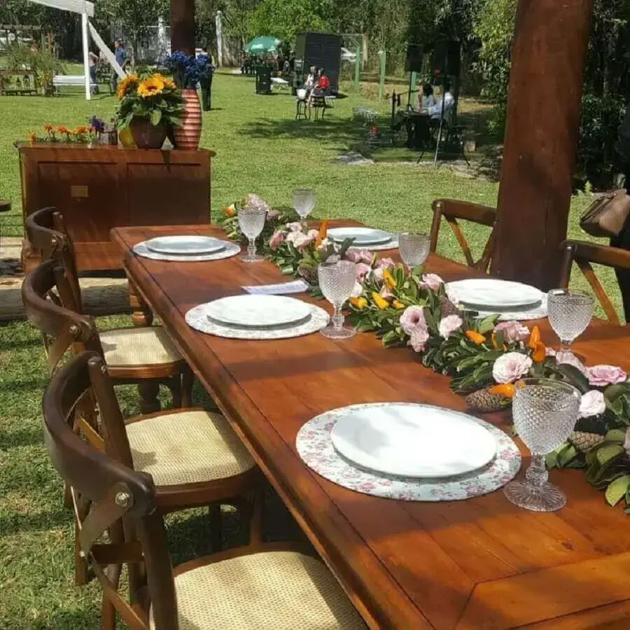 como decorar cadeiras de plástico para casamento