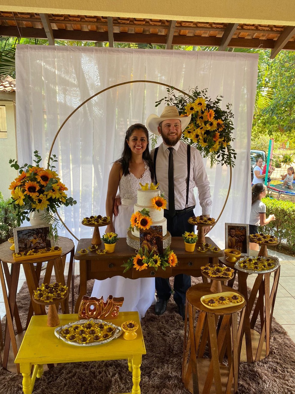 Dicas Essenciais para Manter Seus Girassóis Vibrantes no Casamento