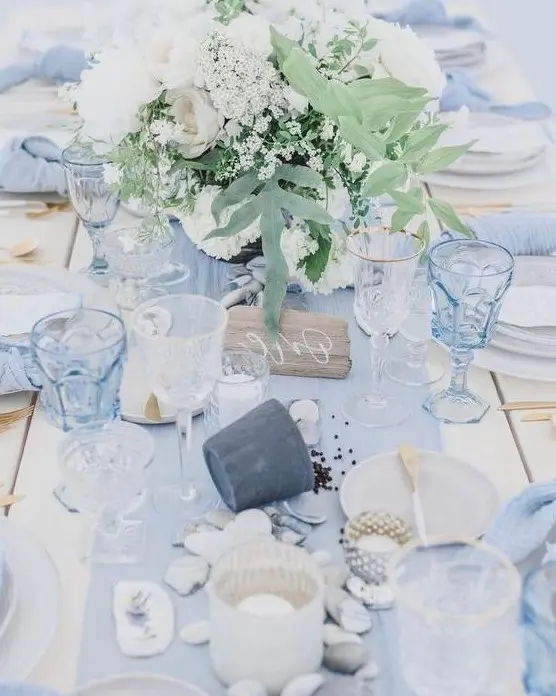 decoração de casamento azul para igreja