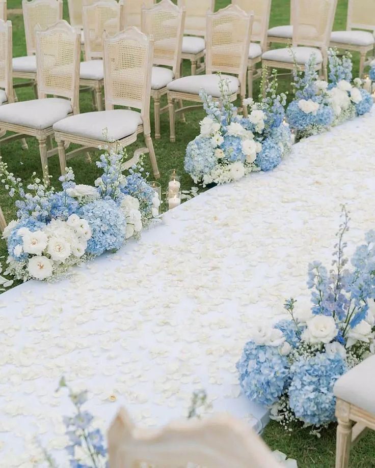 decoração de casamento azul e dourado