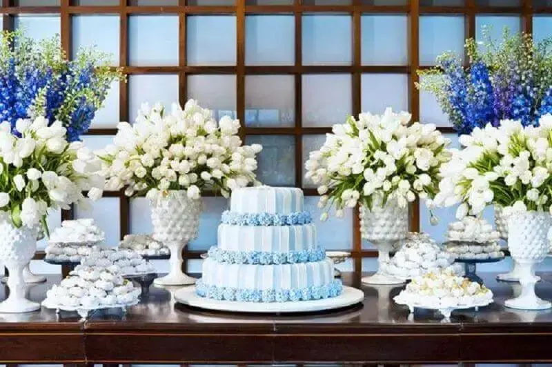 decoração de casamento azul e branco
