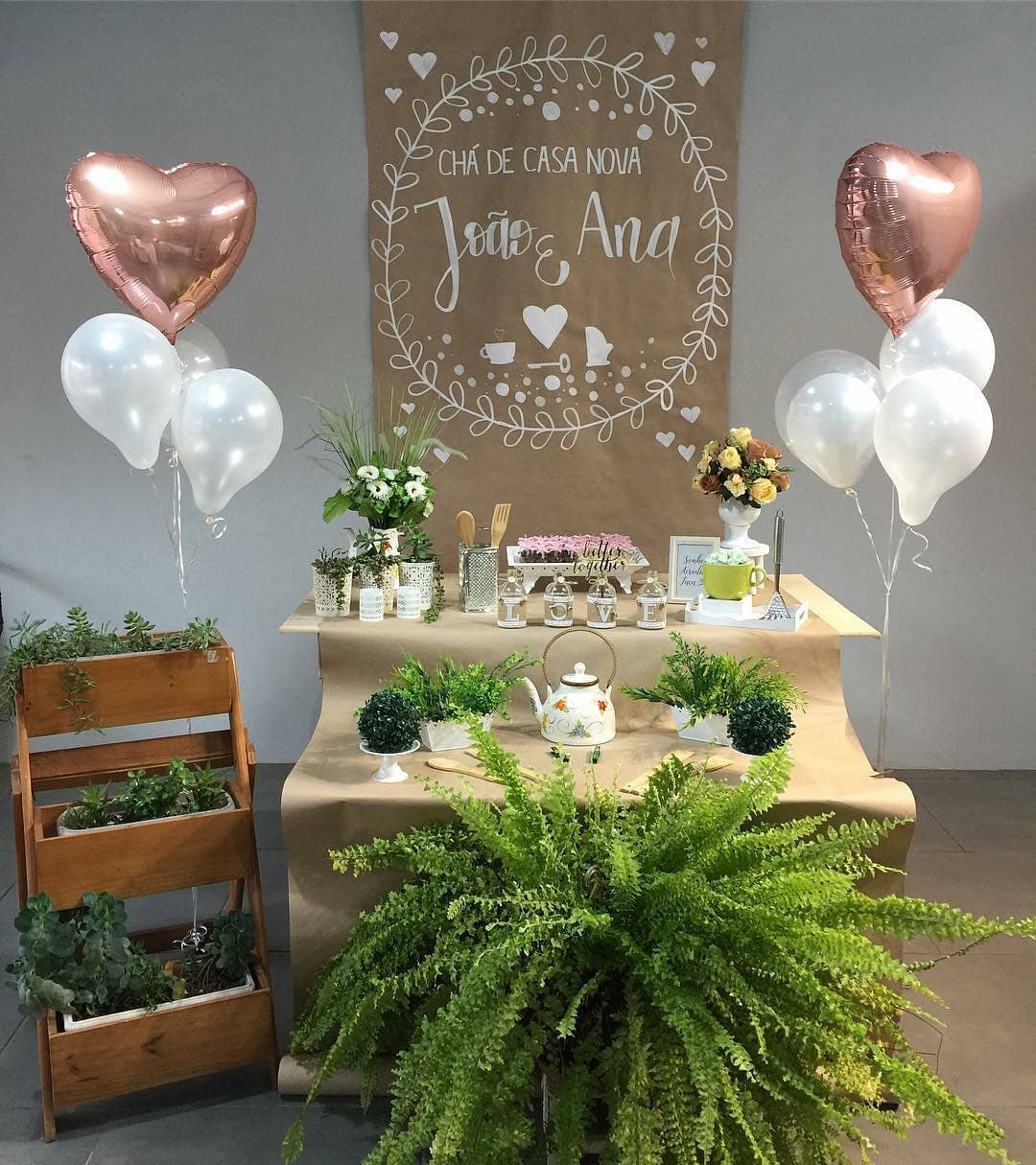 5 ideias de títulos:
1. Chá de Casa Nova: Decoração Aconchegante com Utensílios do Dia a Dia
2. Estilos de Decoração para Chá de Casa Nova: Do Rústico ao Minimalista
3. Ideias Criativas e Econômicas para a Mesa do seu Chá de Casa Nova
4. Lembrancinhas que Encantam e Decoram: Dicas para o Chá de Casa Nova
5. DIY para Chá de Casa Nova: Crie uma Decoração Personalizada e Única