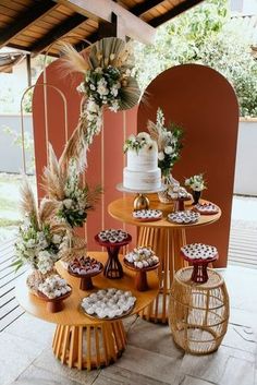 5 ideias de títulos:
1. Chá de Casa Nova: Decoração Aconchegante com Utensílios do Dia a Dia
2. Estilos de Decoração para Chá de Casa Nova: Do Rústico ao Minimalista
3. Ideias Criativas e Econômicas para a Mesa do seu Chá de Casa Nova
4. Lembrancinhas que Encantam e Decoram: Dicas para o Chá de Casa Nova
5. DIY para Chá de Casa Nova: Crie uma Decoração Personalizada e Única