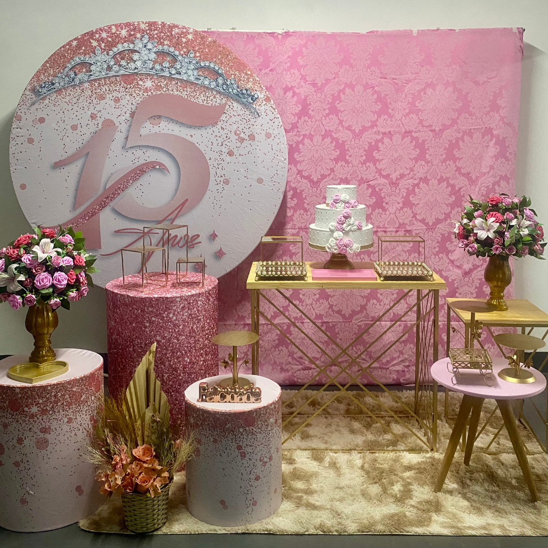 Mini Table para 15 Anos Rosa: Economia e Estilo em Sua Celebração