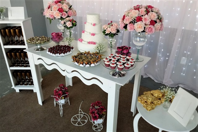 Decoração de 15 Anos Rosa Antigo: Charme Rústico e Romântico